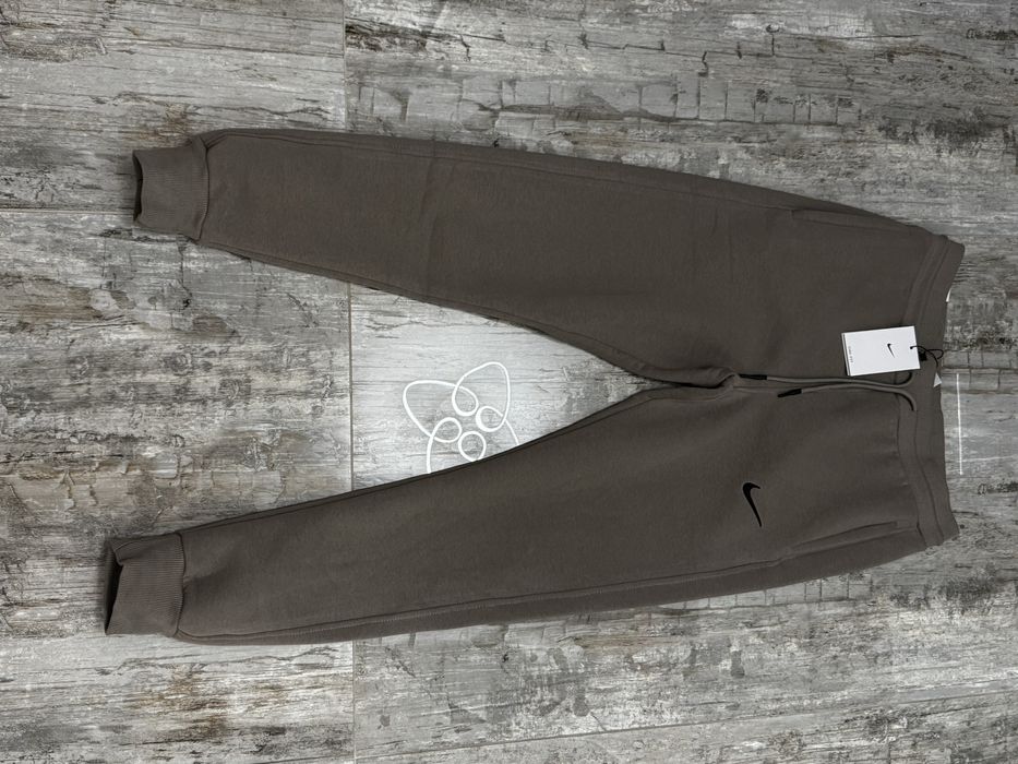 Долнище на Nike ново