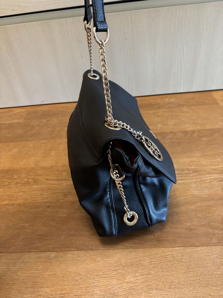 Дамска чанта Guess – използвана, в добро състояние