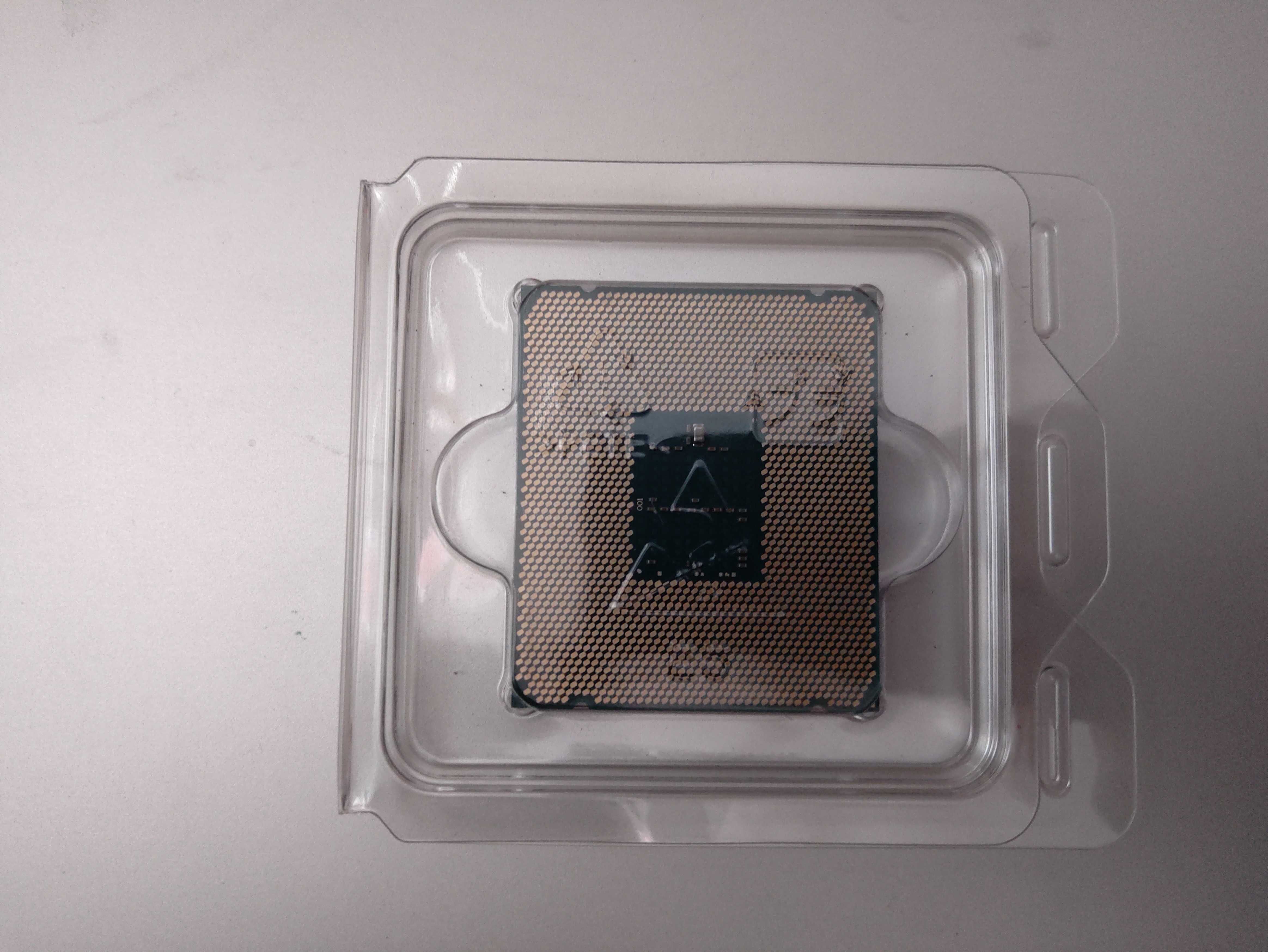 Intel Xeon E7-8880v3
