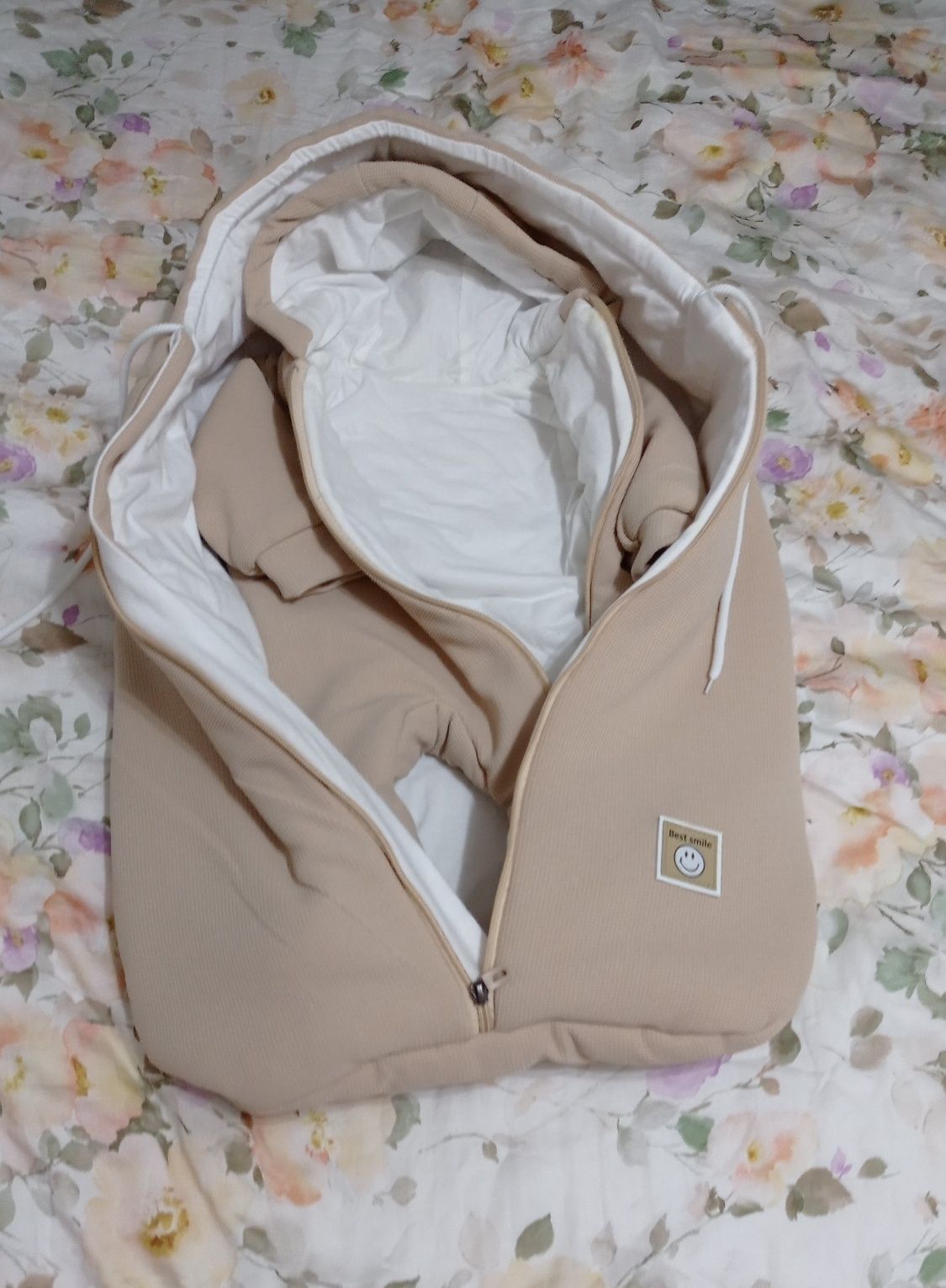 Продам б/у( но новый) конверт для выписки( Осень- весна).