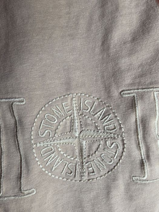 Dior × Stone Island – Бродирана тениска, пясъчен цвят (L)