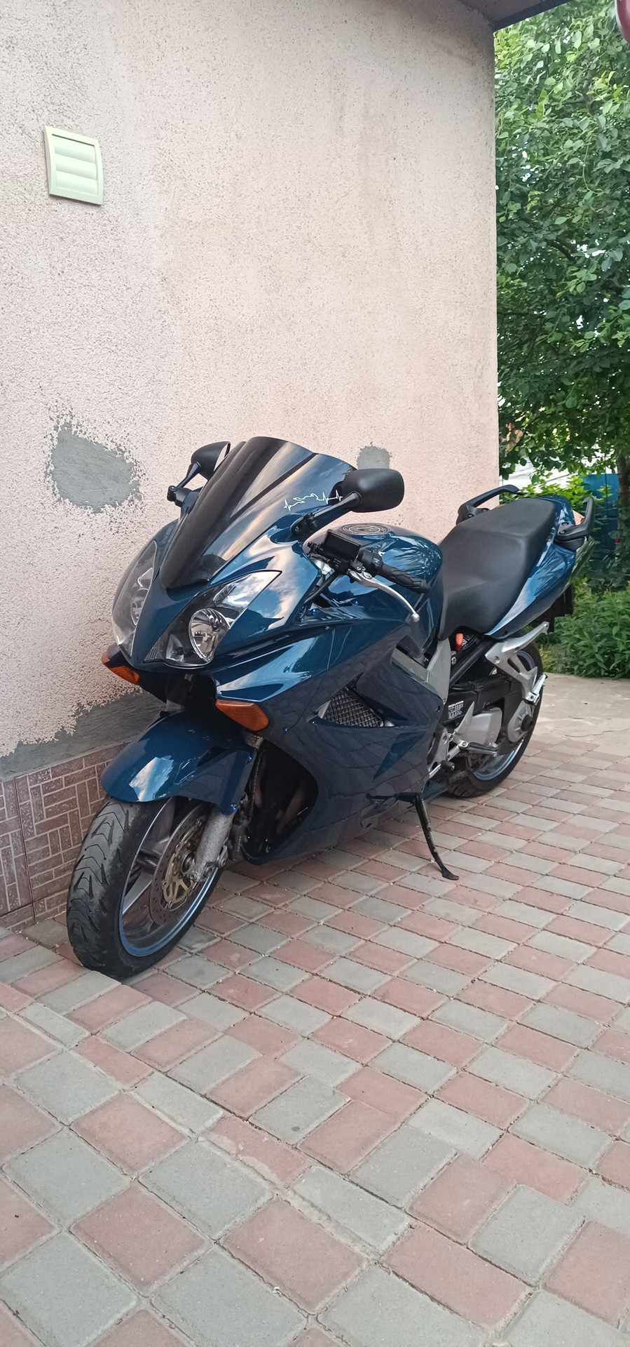 Vând sau schimb Honda vfr 800 v-tec 2005