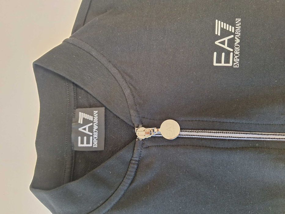 Trening de Emporio Armani comod și modern