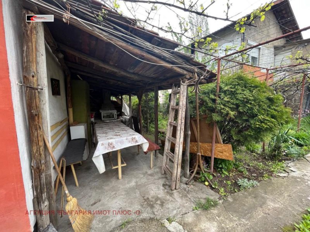 Продажба Къща гр. Перник - Църква m²