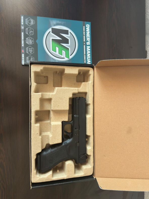 Продавам Glock 18c Gen 3