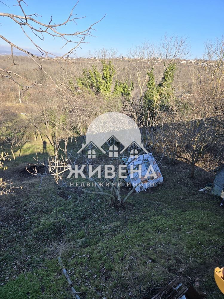 Малка къща с двор 1085 кв.м, м-т Боровец - север