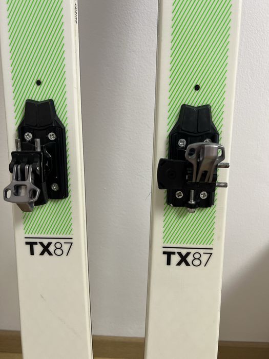 Set complet schiuri de tură Kastle TX 87