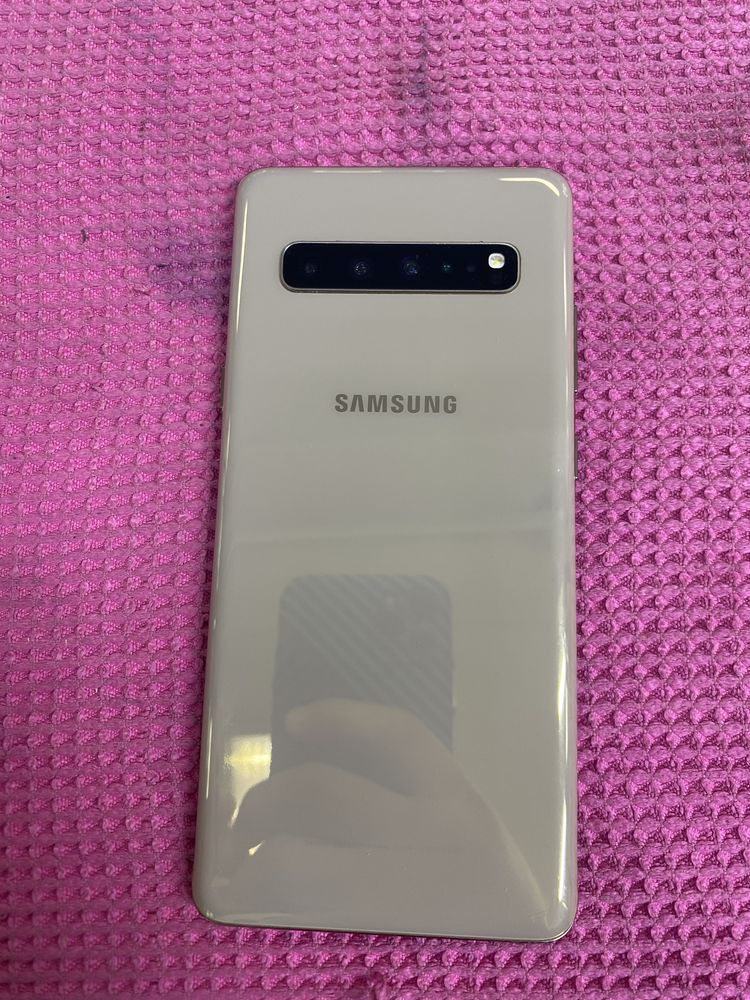 Samsung S10+ версия 11 256+8