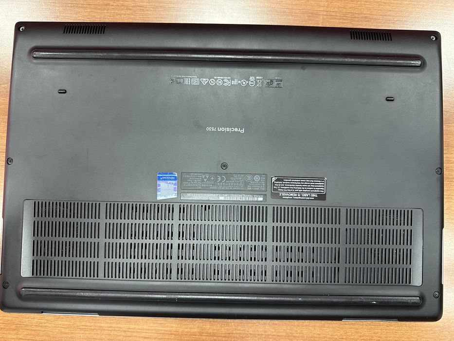 Laptop profesional Dell Precision 7530 (baterie noua)