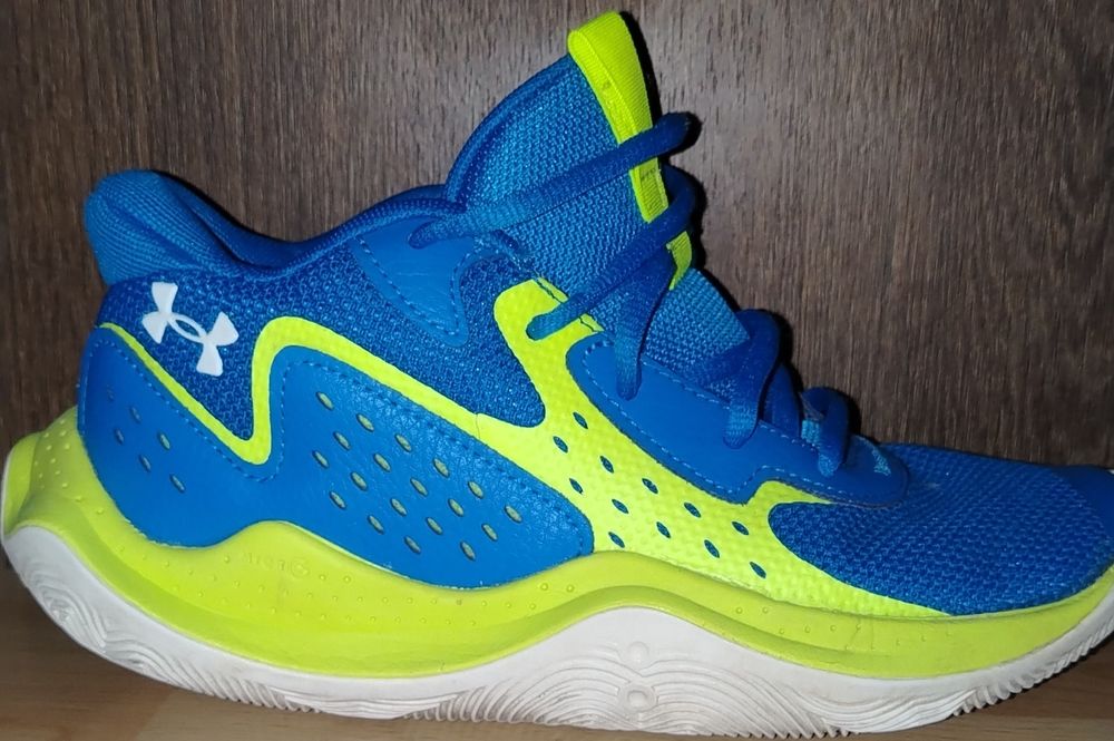 Adidași Under Armour JET23