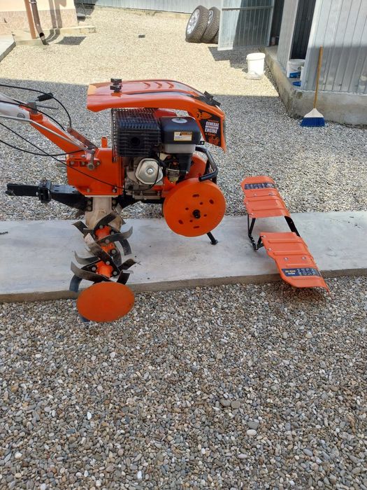 Vând Motosapa Ruris 915k preț 4200 lei , negociabil