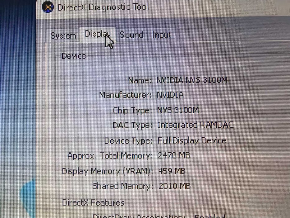 Laptop Dell,procesor i3,cu tastatura iluminata,DDR3,hard disk 500 gb