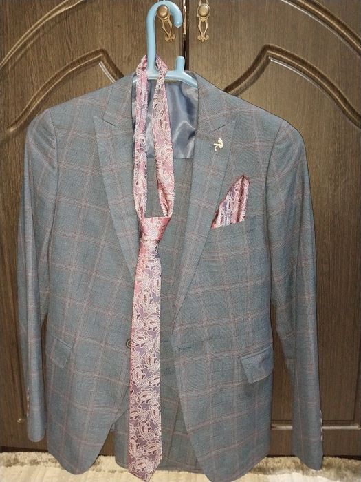 Продам Костюм Тройка