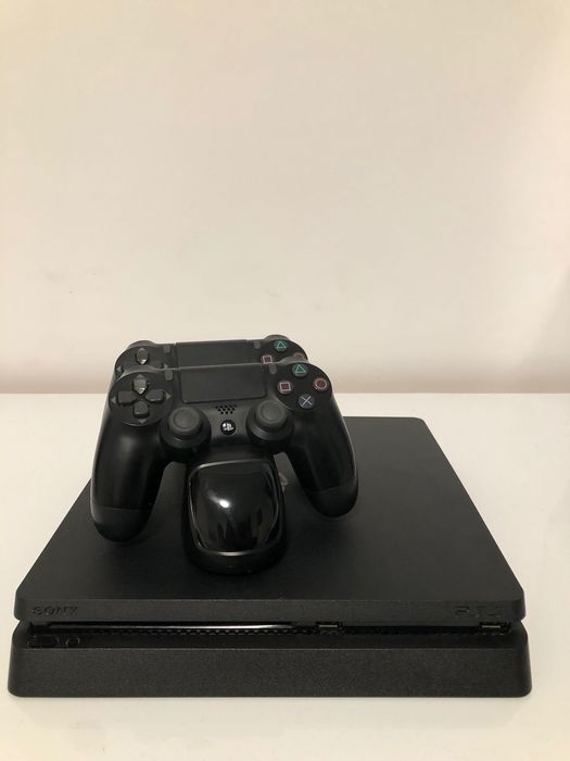 PS4 1TB + 2 Manete + 9 Jocuri + Dock Încărcare – IMPECABIL