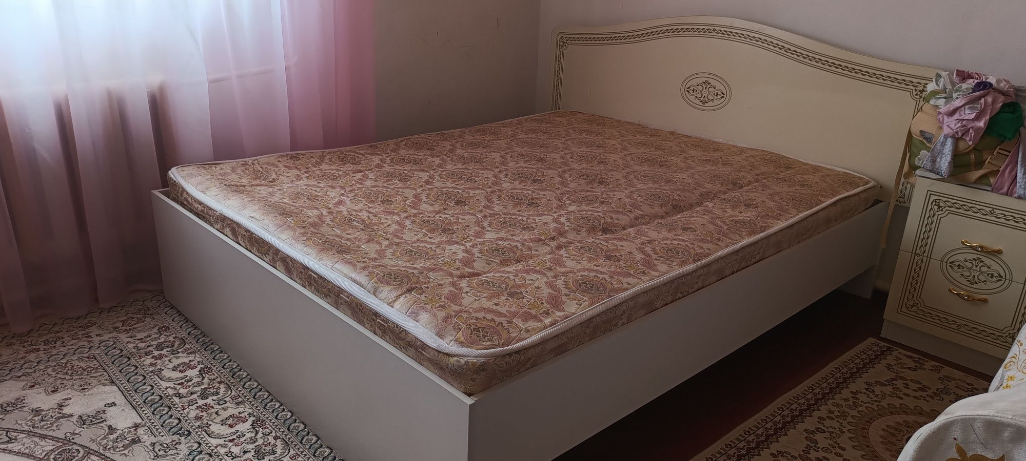 Кровать двуспальная