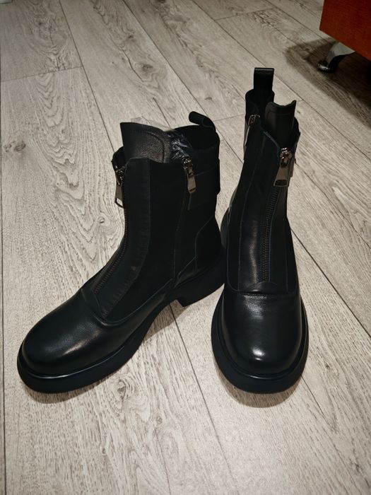Продам новые женские ботинки