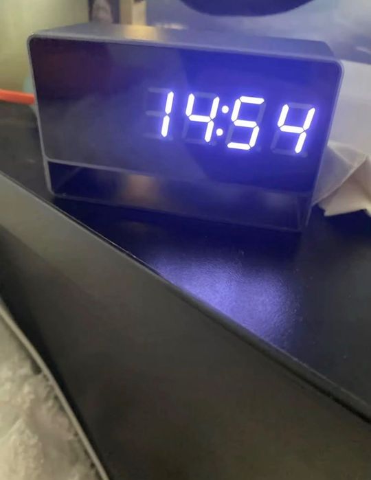 Cameră video ascunsă în ceas