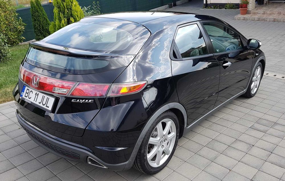 Honda Civic Sport 1.8 i-VTEC FK2 - 5D Nighthawk Black