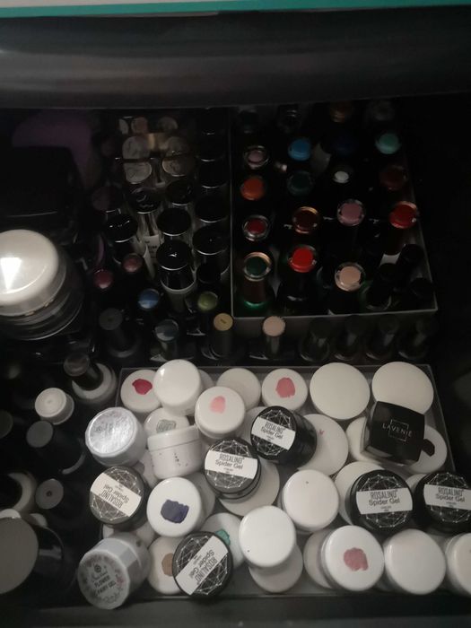 Produse de manichiura.