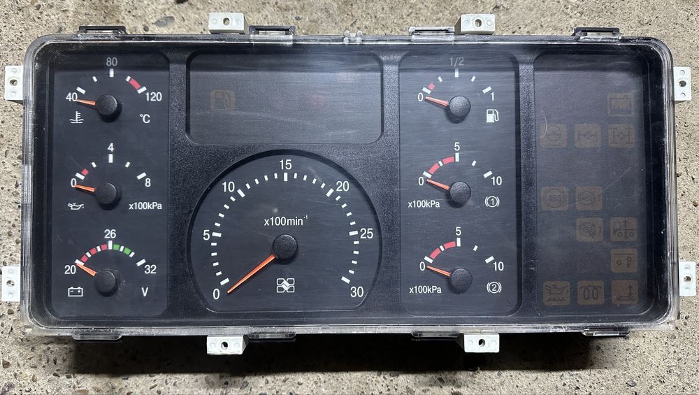 Приборная панель Маз