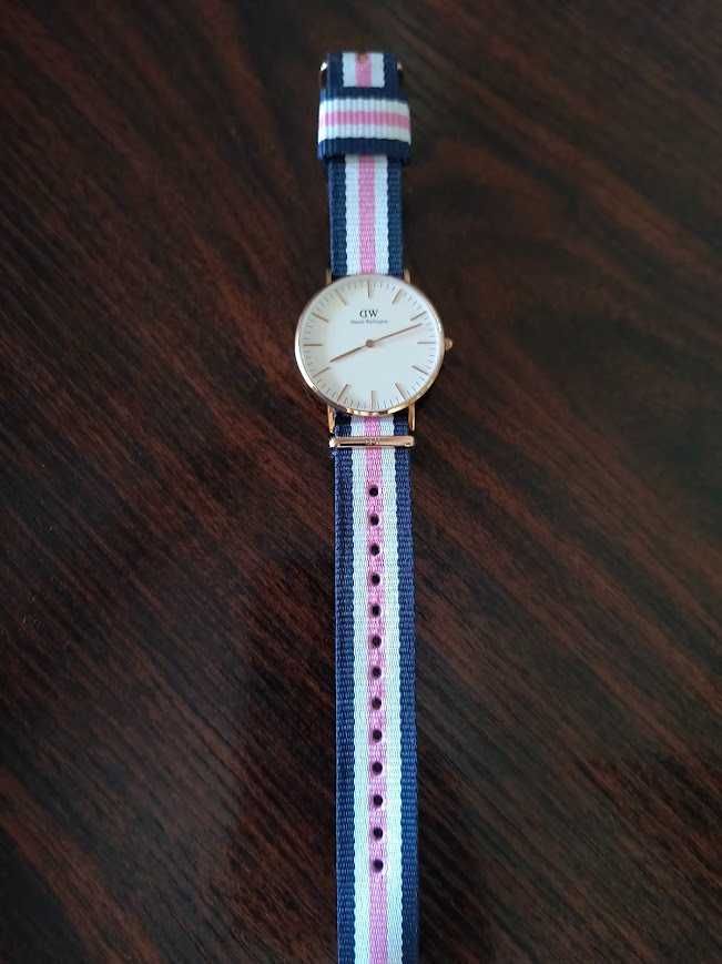 Продавам оригинален часовник Daniel Wellington