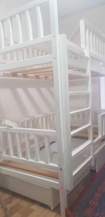 Детская двухъярусная кровать