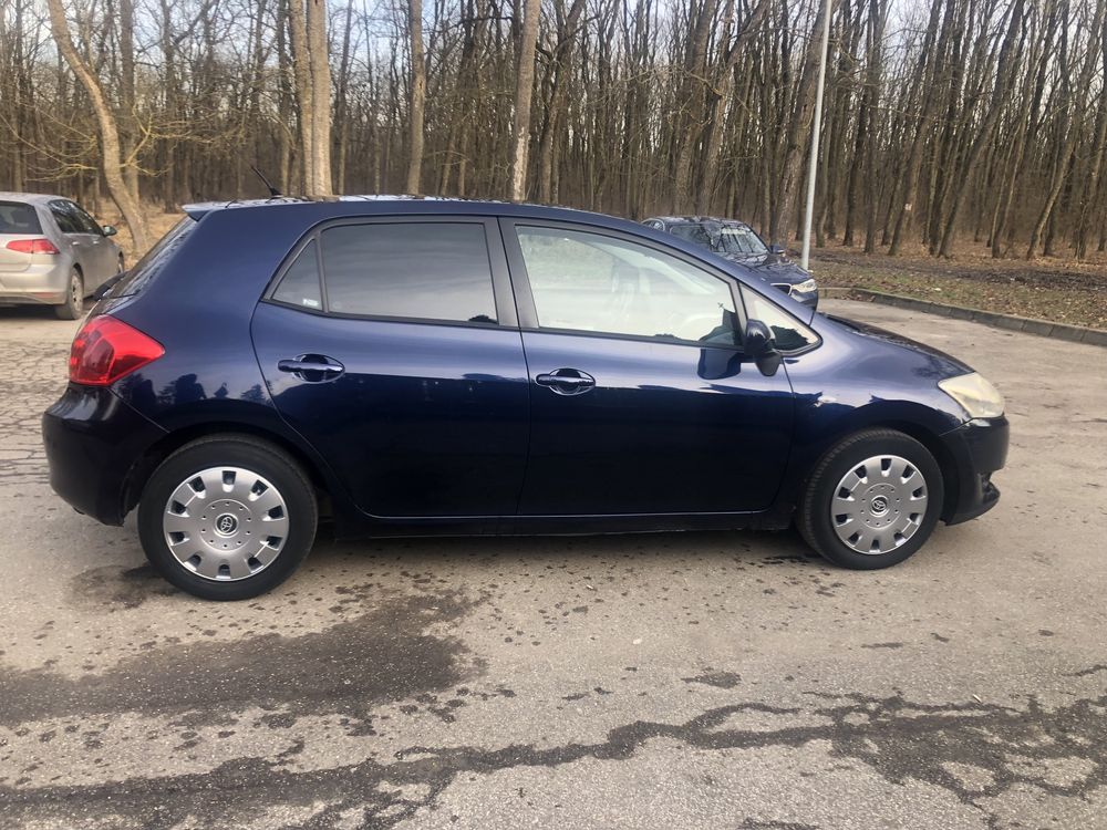 Vînd Toyota Auris Automată 1.4D proprietar.