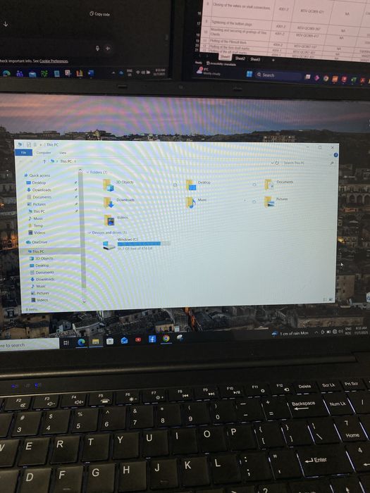 Laptop 16 GB RAM si 512 SSD