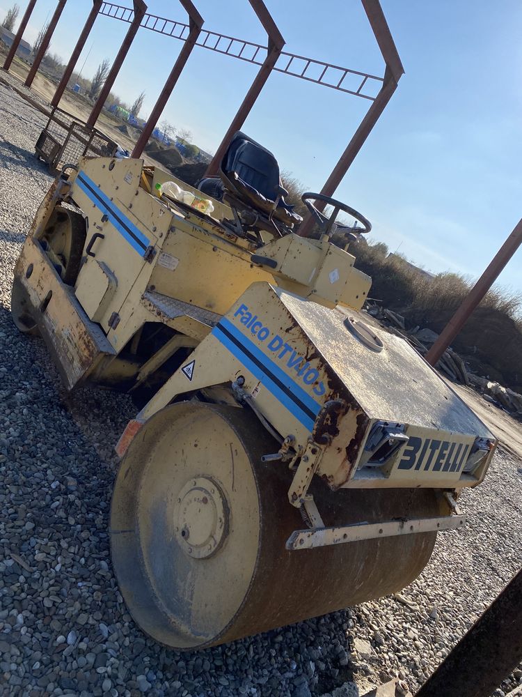 Inchiriez compactor 4,5 tone, 1000 RON/zi