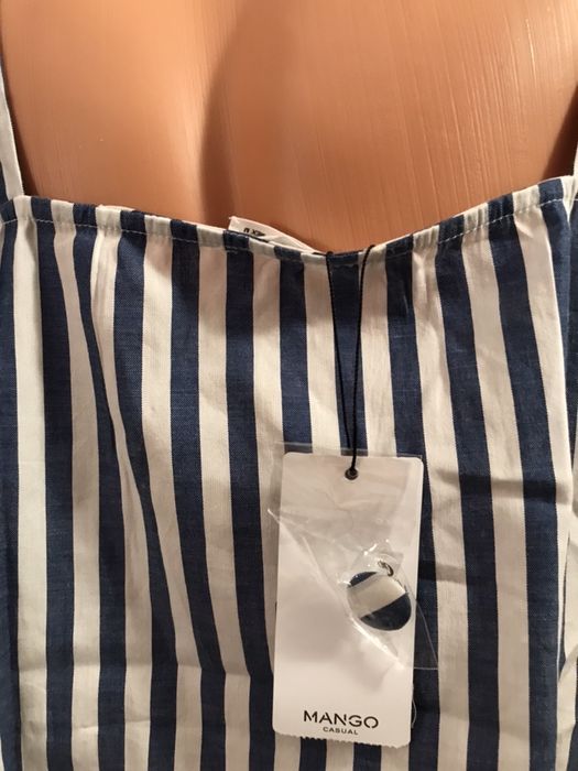 Top MANGO cu nasturi nou cu eticheta