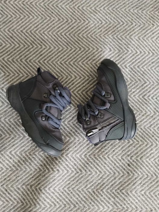 Zara непромокаеми боти номер 22