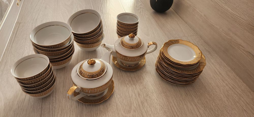 Versace idish komplekt sotiladi