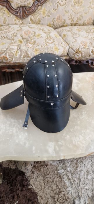 Coif vechi medieval piele  recuzita nituit