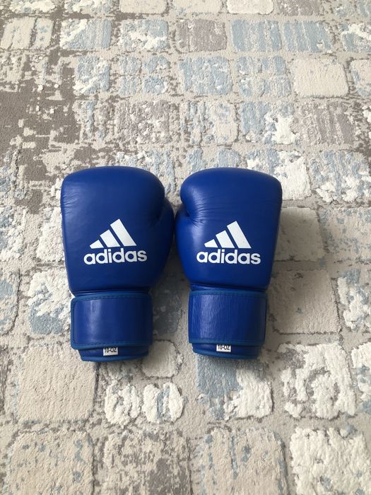 Продам боксерские перчаткий адидас оригинал