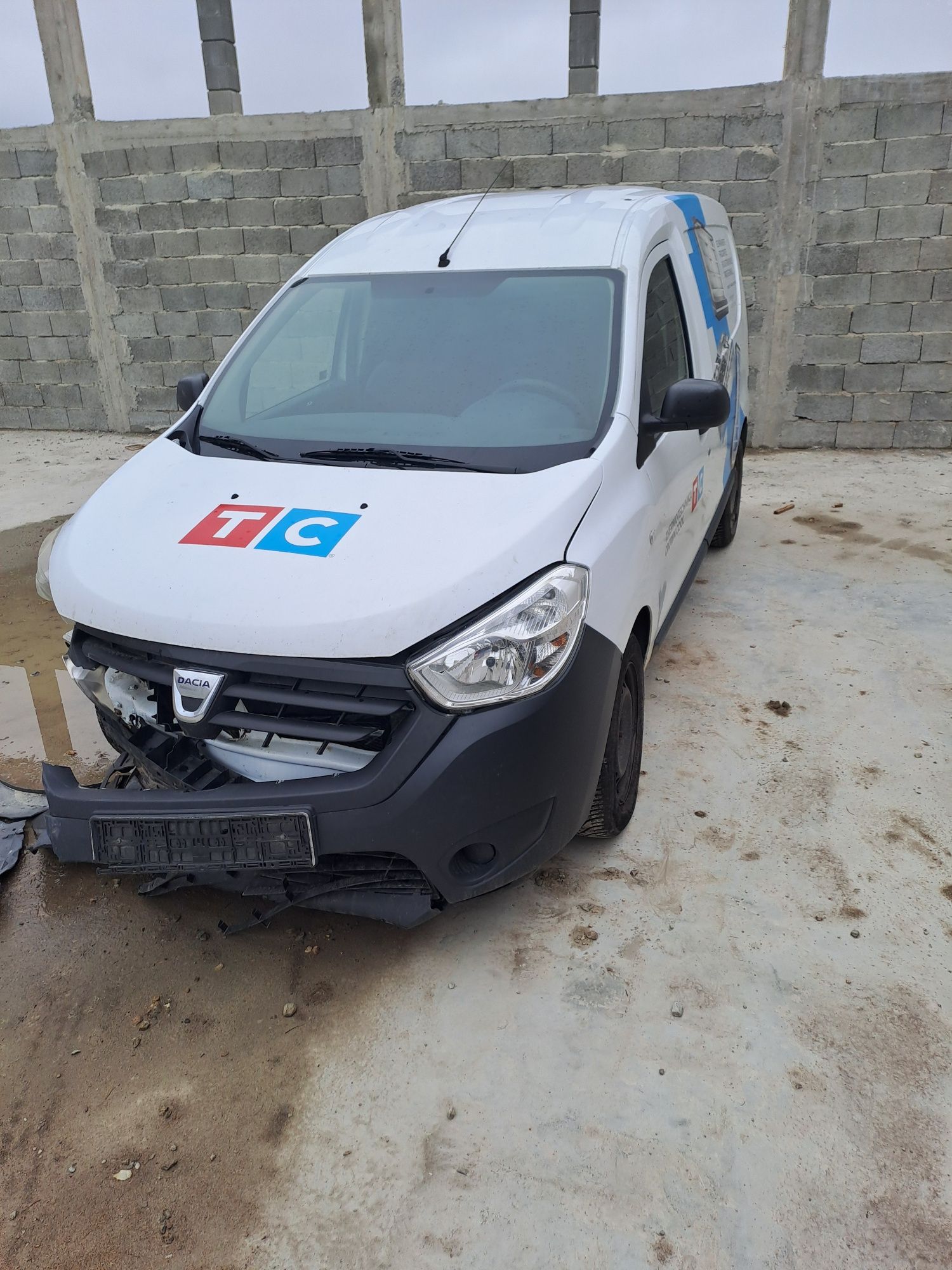 Dezmembrez Dacia Dokker  cod motor K9K-c6