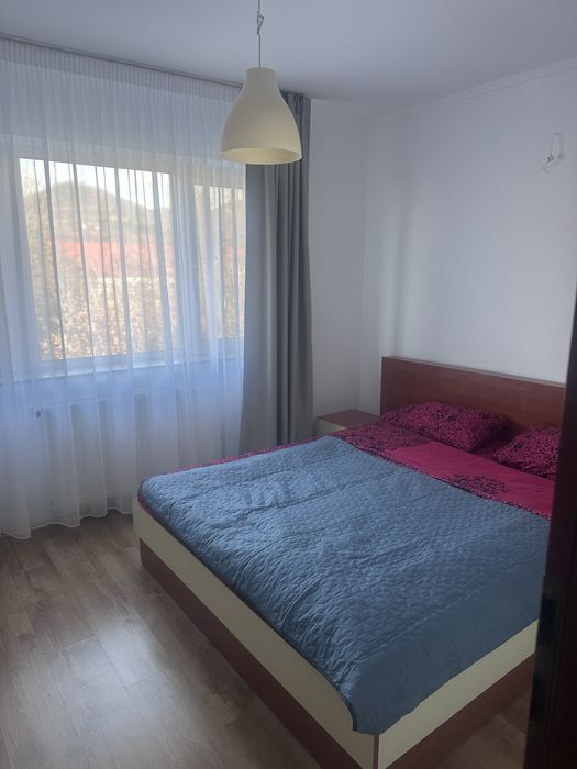 Inchiriez apartament 3 camere central