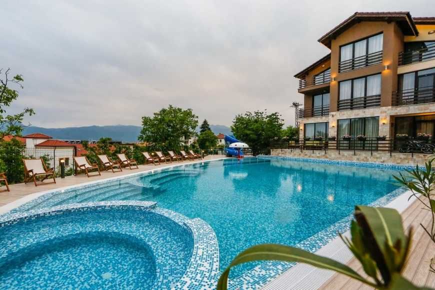 Обзаведен двустаен апартамент с гледка море, к-с „Вила Аква“