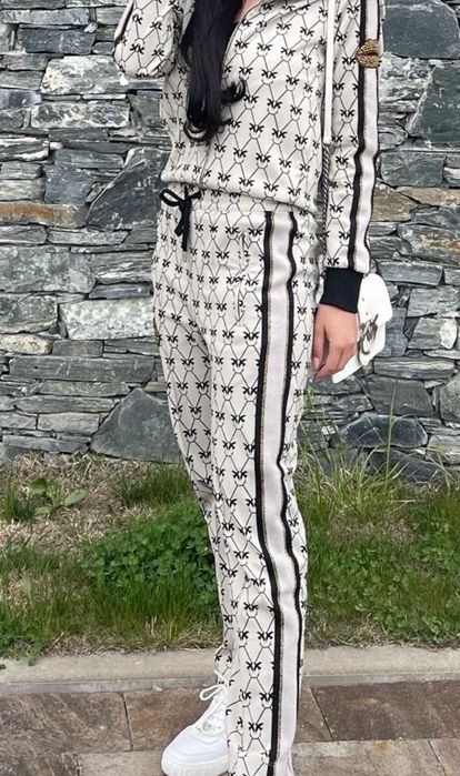 Екип на марката PINKO