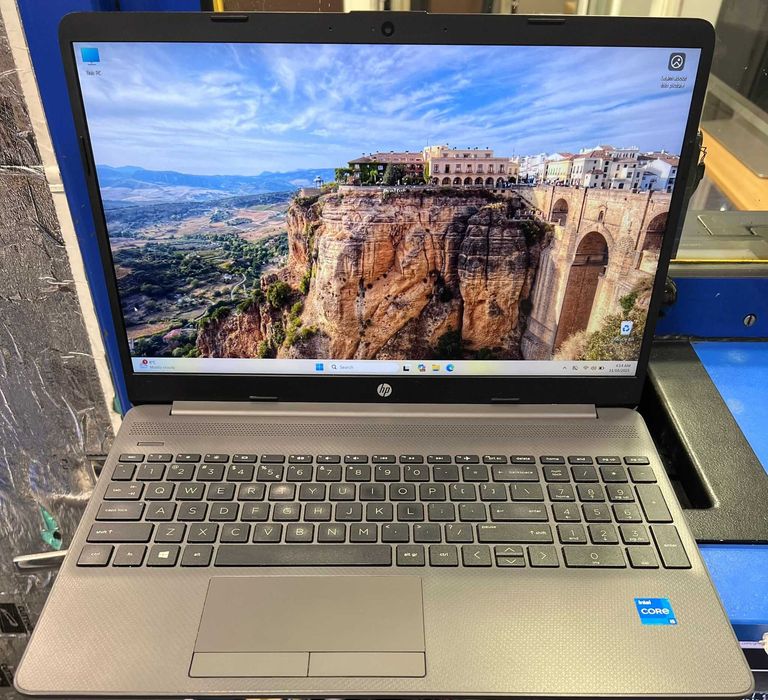 Hope Amanet P10/LAPTOP HP 250 G8