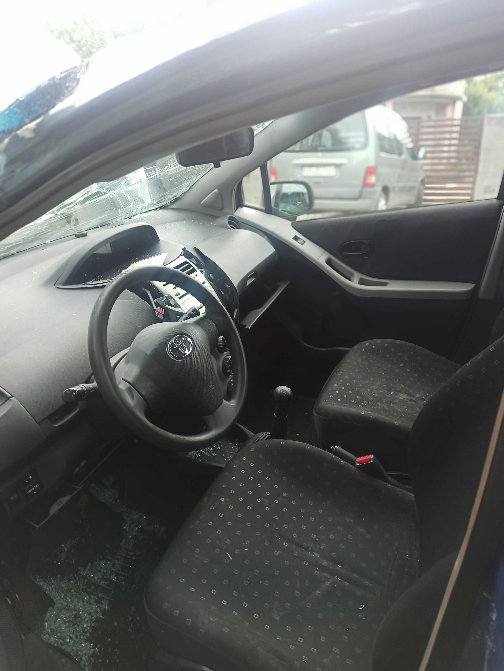 vand TOYOTA YARIS 1.4 diesel 2008 avariat  lovita acc