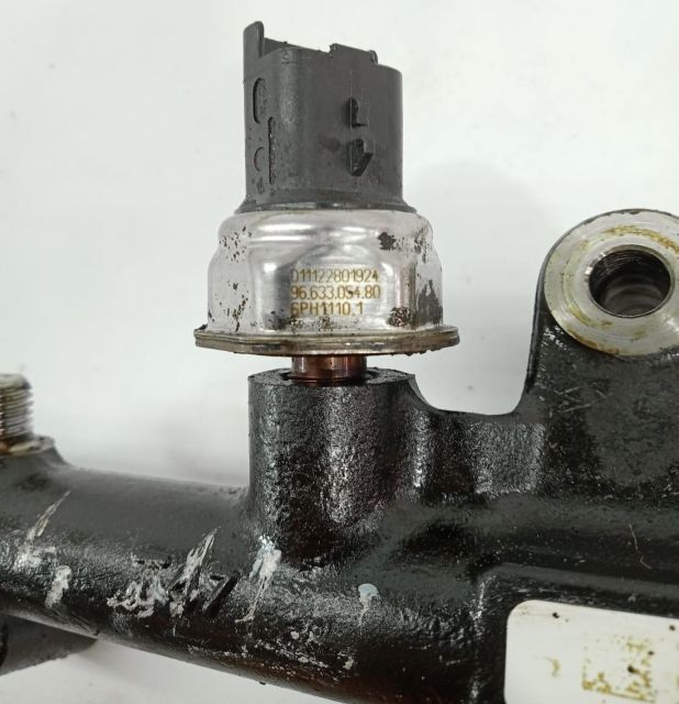 Rampa injectoare 9663305480 2.0 tdci QXBA Citroen C4 Picasso 1