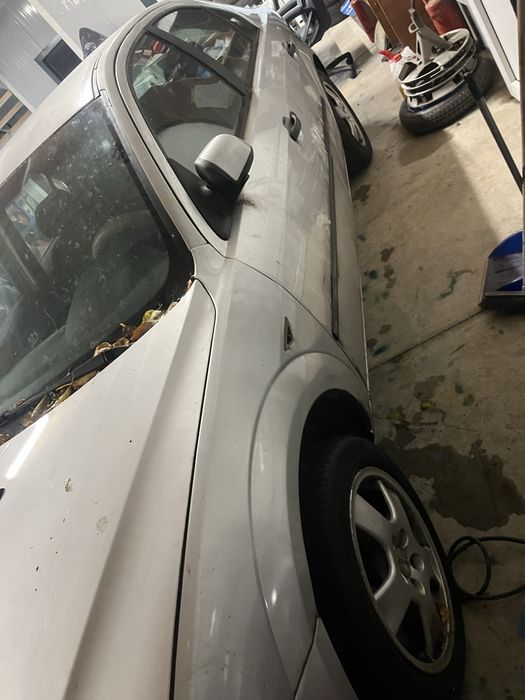 Dezmembrez Ford Mondeo Mk3 1.8 benzina 2002-2007