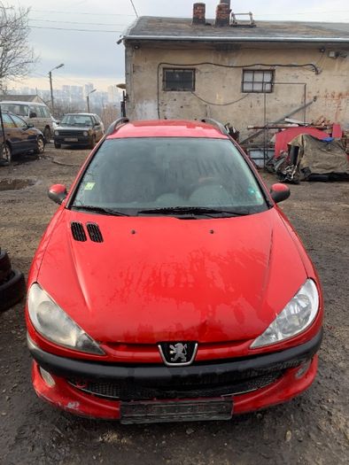 На части Peugeot 206 SW Пежо 206 комби 1.1 1.4 Бензин и дизел