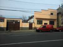Vand 2 imobile si spalatorie auto self