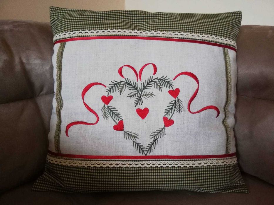 Коледни възглавници с бродерия РЪЧНА изработка