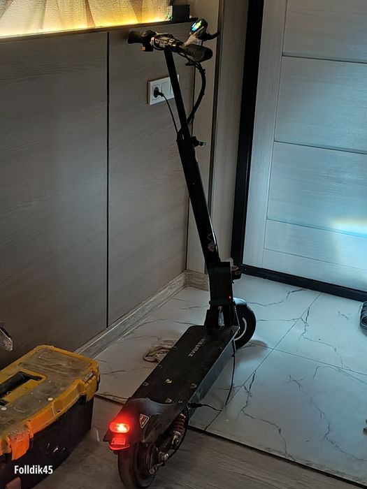 Электросамокат в хорошем состоянии, продаю по дешёвке