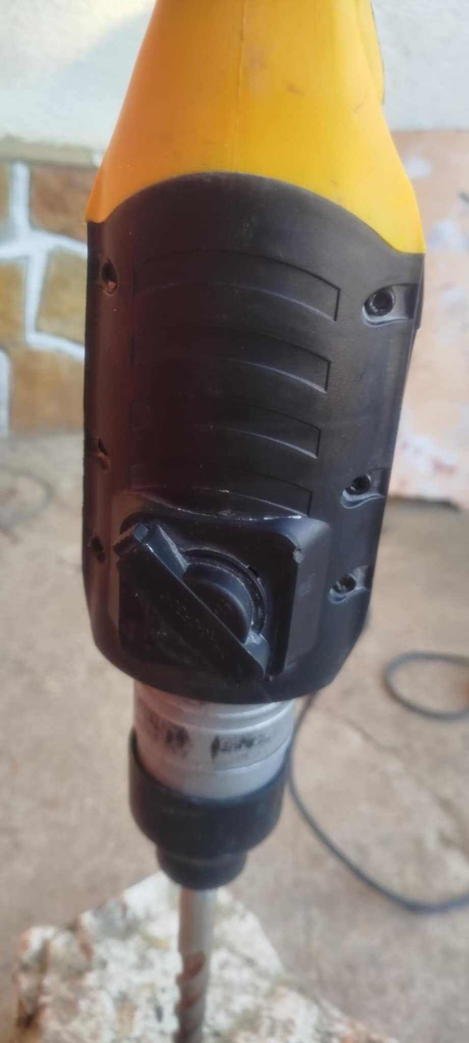 Перфоратор къртач DeWALT