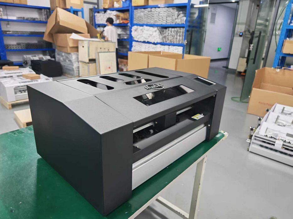 Плоттер для наклеек и стикер с двумя головами и камерой определения