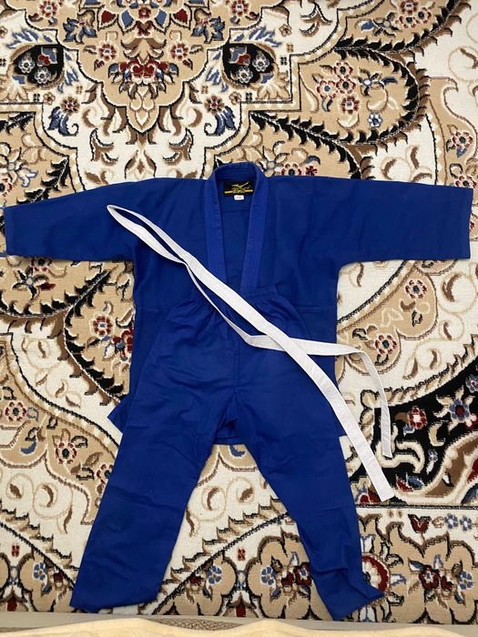 Продам кимано размер 150.