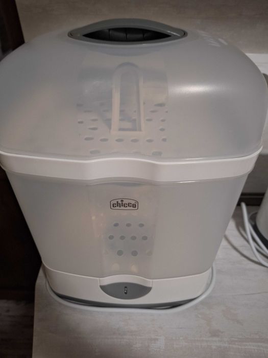 Стерилизатор за бебешки принадлежности